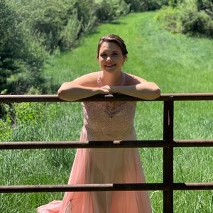 Meet your Posher, Caitlin